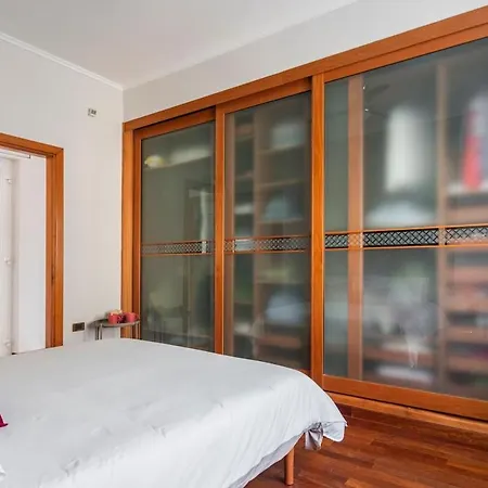 Sea View Apartment *